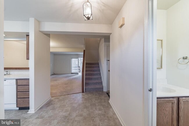 Building Photo - 25 Cabot Ct