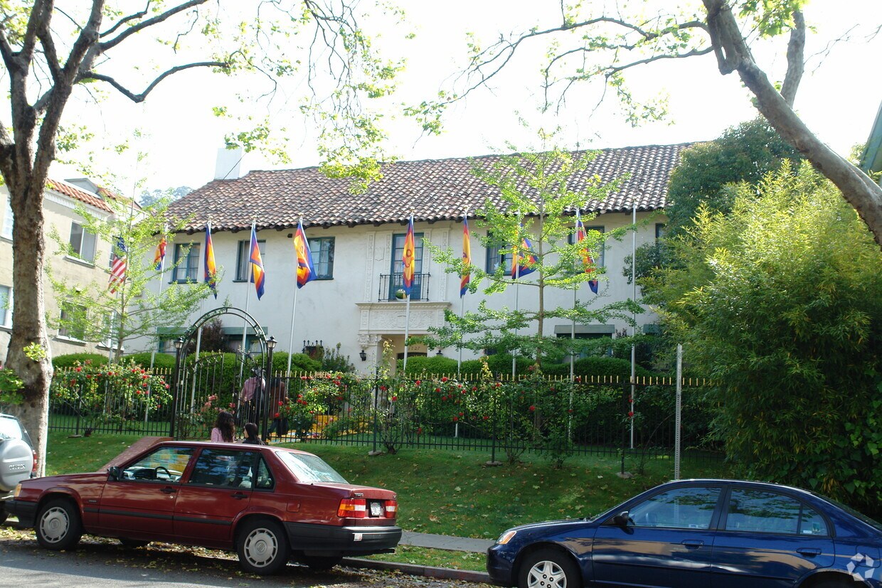 Building Photo - 1727 Euclid Ave