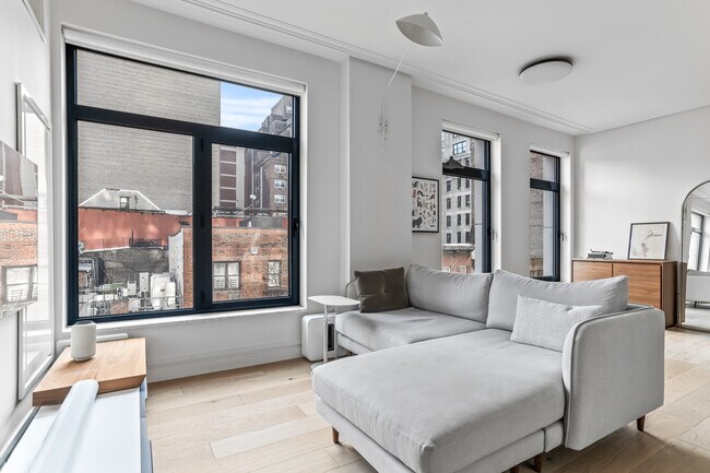 Building Photo - 181 E 28th St