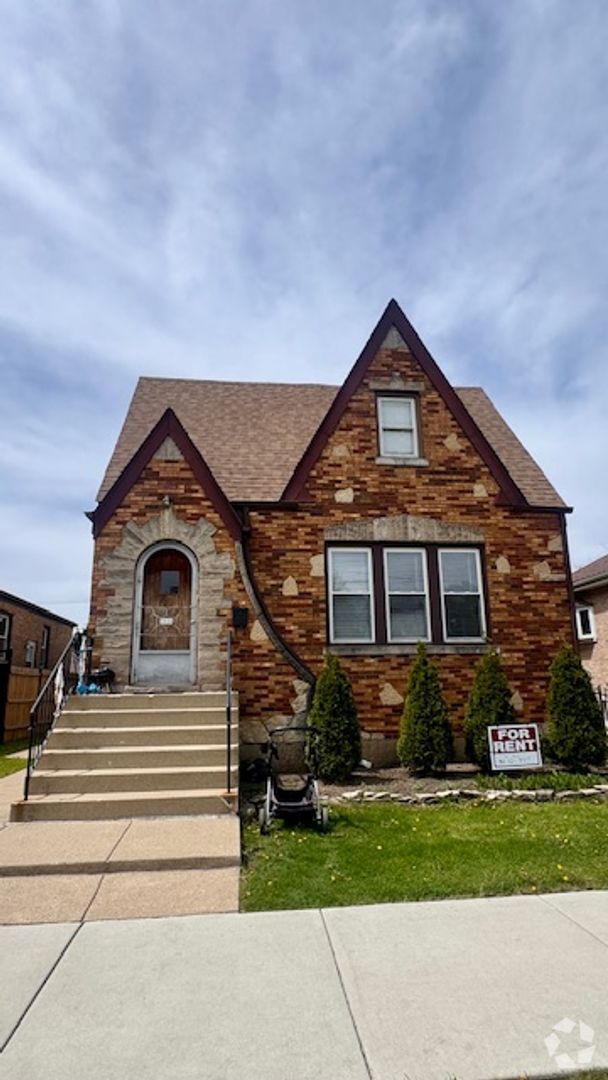 Building Photo - 3050 N Normandy Ave