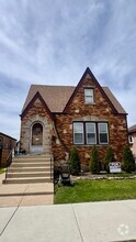 Building Photo - 3050 N Normandy Ave