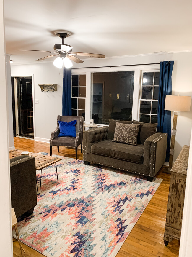 Foto del edificio - Fully Furnished 3 bedroom 2 bath