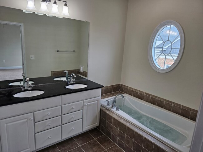 Foto del edificio - 2325 Brookmoor Ln