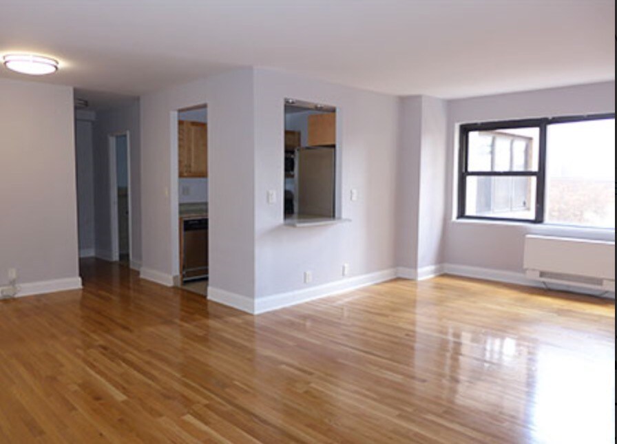 Foto principal - 301 E 46th St