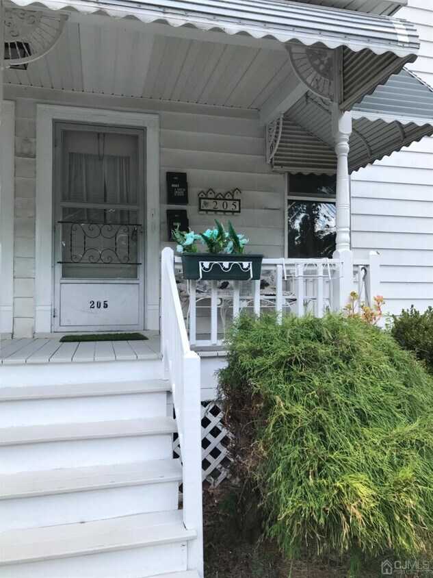 Primary Photo - 205 Cedar Ave
