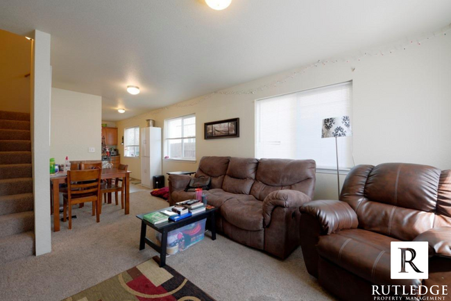 Foto del edificio - 3 bedroom 2 1/2 bath, 1245 sq. ft., townho...
