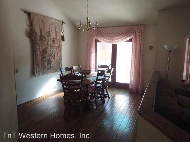 Foto del edificio - 5 br, 2 bath House - 1040 Meadowview Ln