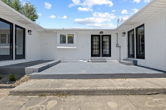 Building Photo - 4321 W Whiteland Rd