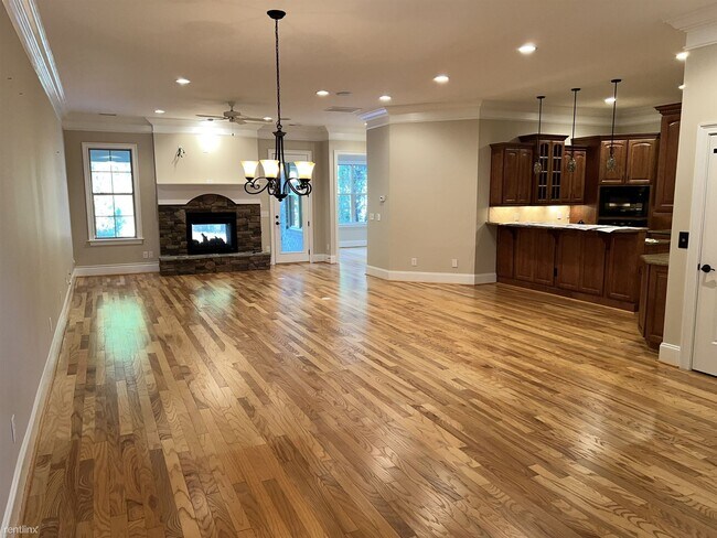Building Photo - 4 br, 4.5 bath Townhome - 118 Arabella Ct