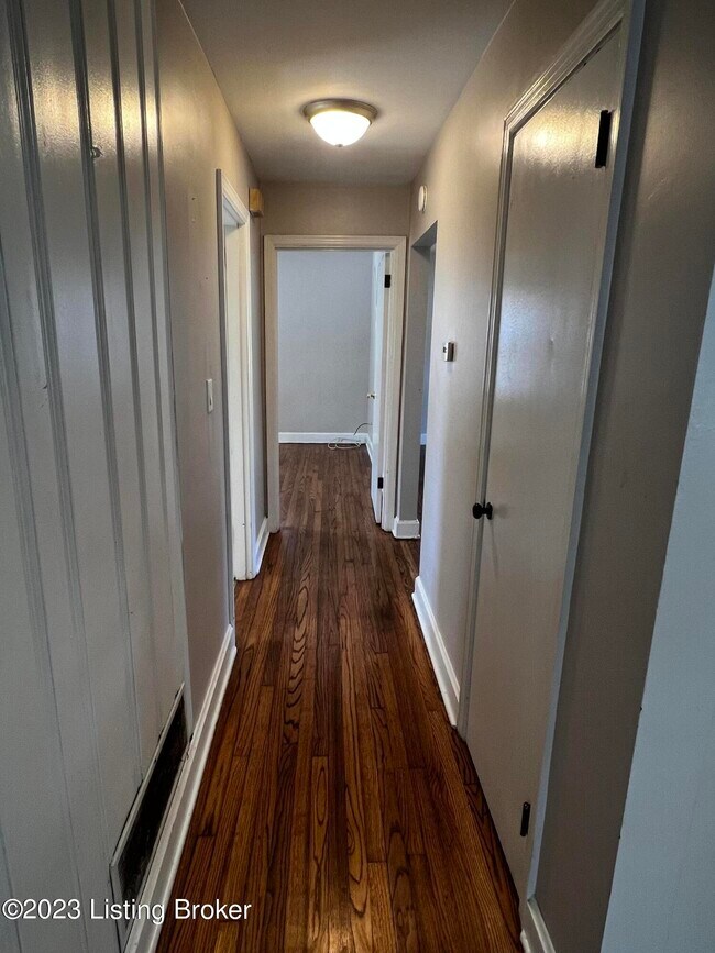 Foto del edificio - 1002 Meadow Hill Rd