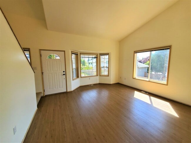 Building Photo - You Are Going To Love Living Here!! Availa...