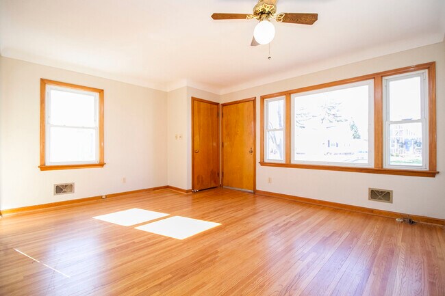 Building Photo - 2859 Boxwood Rd