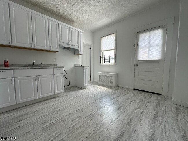 Foto del edificio - 526 Valley Brook Ave