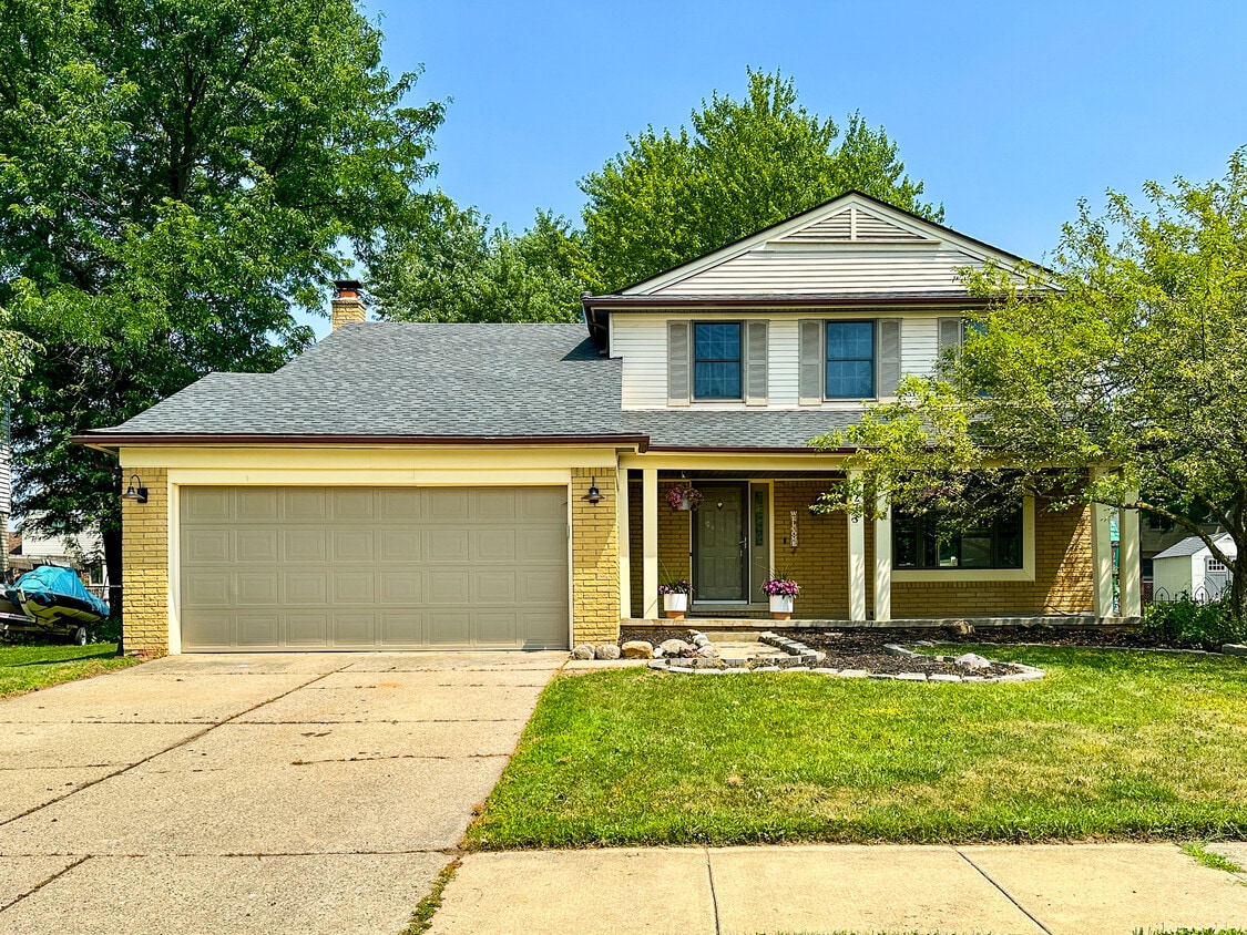 Primary Photo - 273 Queens Way