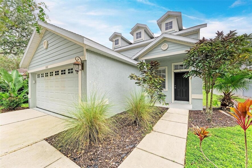Foto principal - 15121 Searobbin Dr