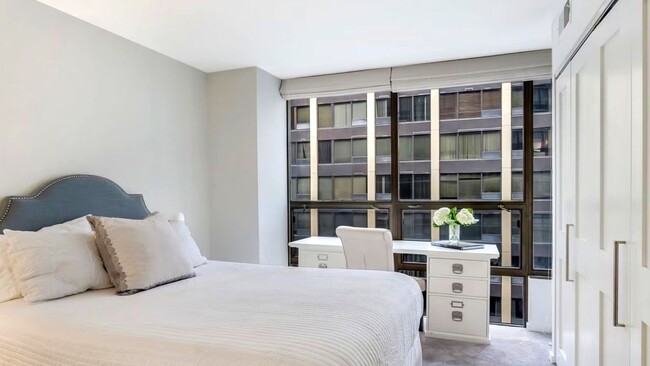 Foto del edificio - 230 E Ontario St