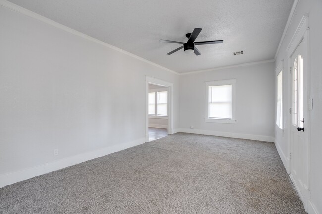 Foto del edificio - 1528 N Beard Ave