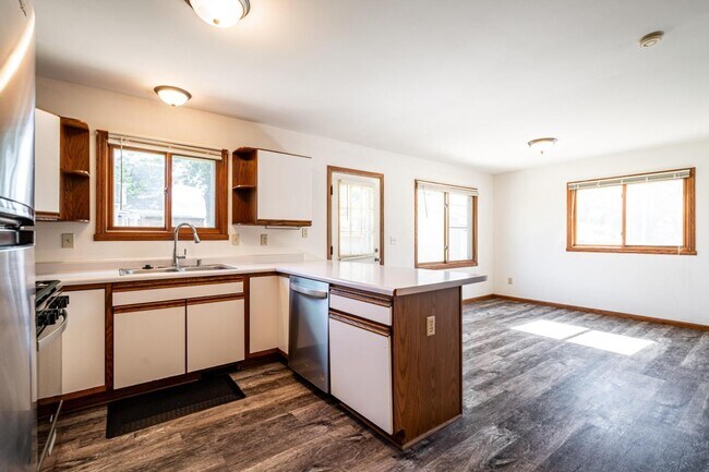 Foto del edificio - 1502-1504 S 101st St