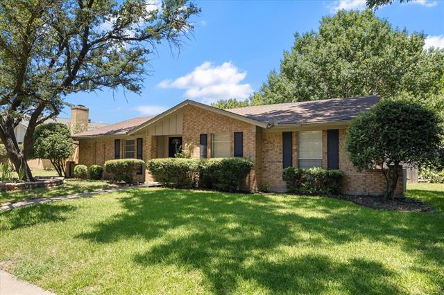 Foto principal - 2413 Village Green Dr