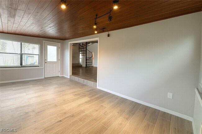 Foto del edificio - 12743 Brewster Dr