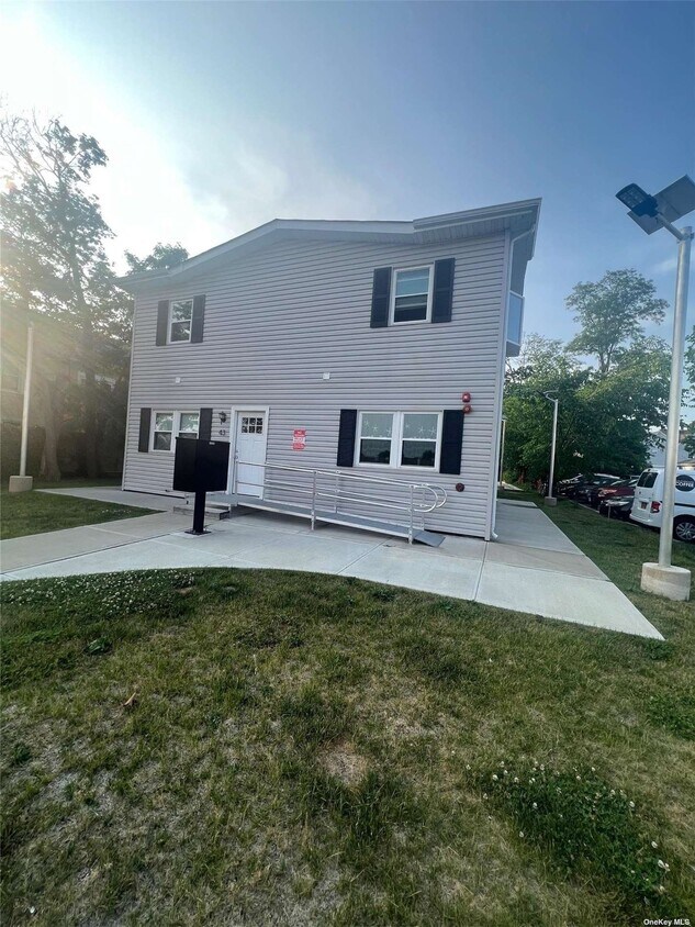 43 Lake St Unit 6, Patchogue, NY 11772 Room for Rent in Patchogue, NY