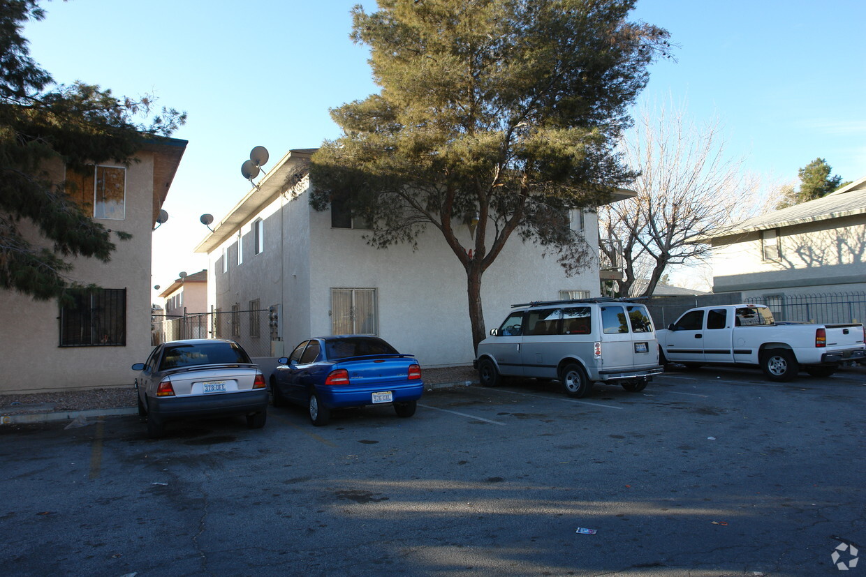 Building Photo - 3427 E Cheyenne Ave