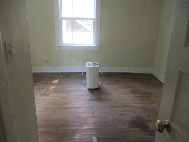 bedroom - 1904 Stadium Rd