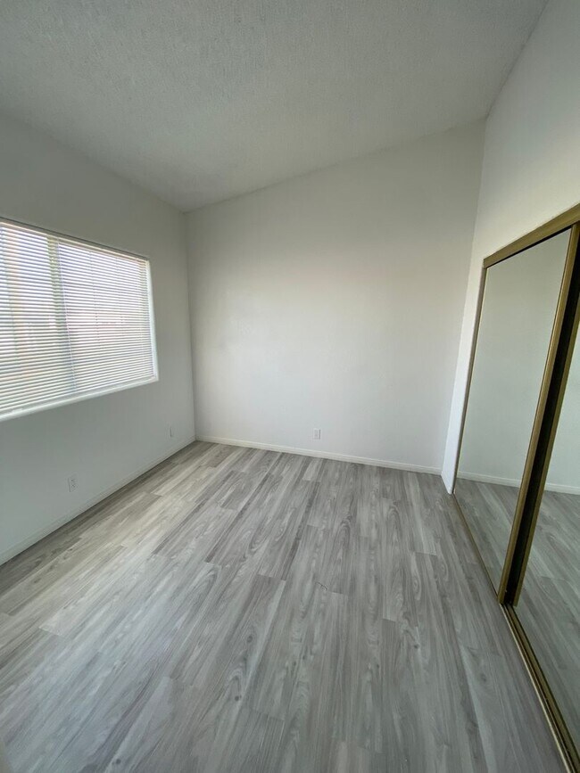 Foto del edificio - Americana Property Mgmt - Condo 2b - 2b in...
