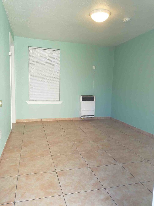 Building Photo - 129 Raymond St