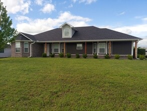 Building Photo - 1200 Sandstone Dr