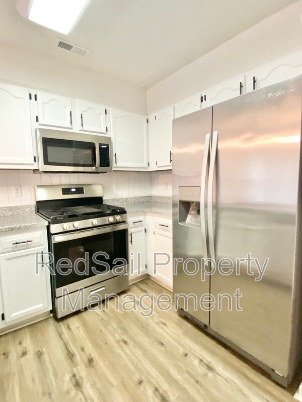 Foto del edificio - 117 Old Hollow Rd