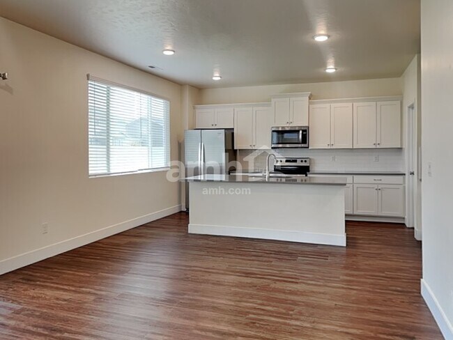 Foto del edificio - 9472 W Chino St
