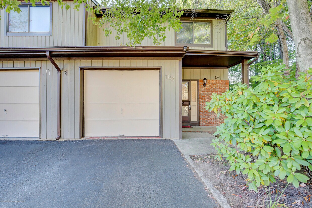 188 Heywood Ct Unit 97, Matawan, NJ 07747 Condo for Rent in Matawan