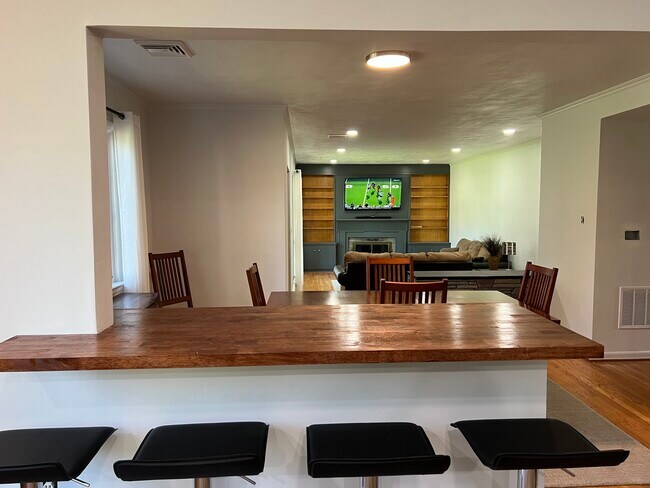 Living Area - 68 Grandview Ave
