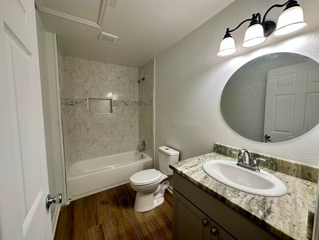 Building Photo - 3025 Creekwood Ln