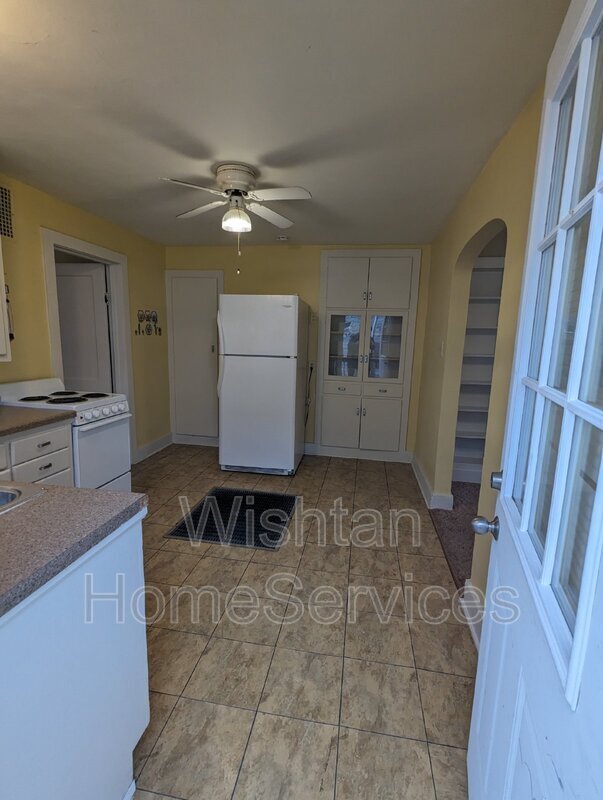 410 N Monroe St Unit Apt S, IL 61455 Condo for Rent in