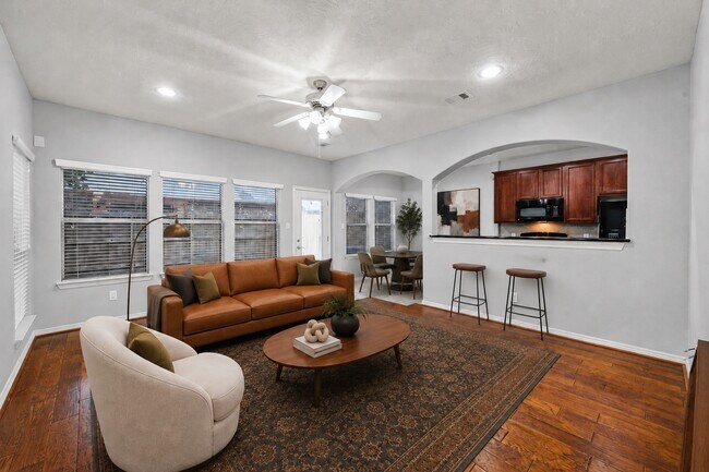 Building Photo - 8910 Minola Oaks Dr
