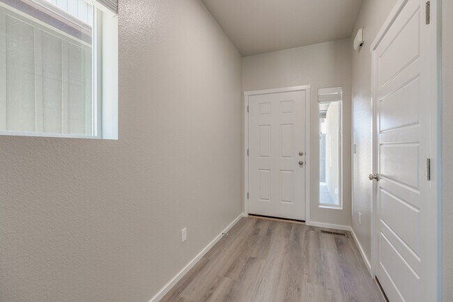 Foto del edificio - Gorgeous and New Townhome Available NOW!