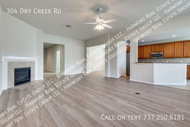 Foto del edificio - 304 Dry Creek Rd