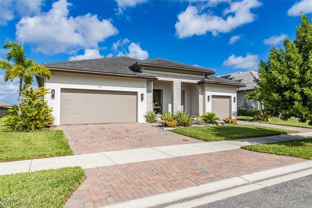 Foto principal - 4941 Corrado Ave