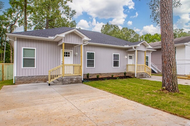 Foto del edificio - 5703 Valley Dr