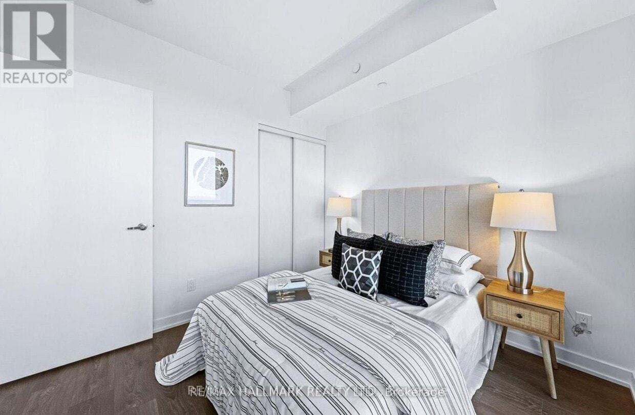 Building Photo - 501 St Clair Ave W