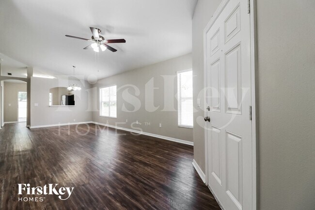 Foto del edificio - 905 Lake Shore Ranch Dr