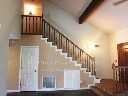 Building Photo - Great Four Bedroom + Den in Pocket Area