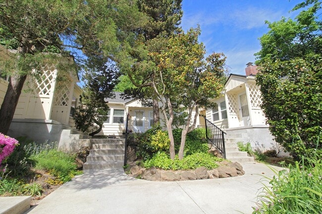 Building Photo - 3507 SW 11th Ave