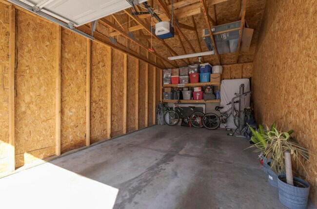 Building Photo - 10136 Carnation Ct