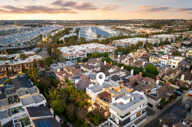 Foto del edificio - 120 Mast Mall