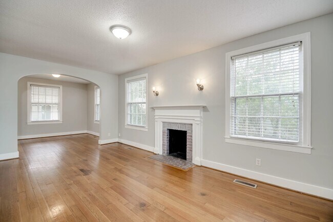 Foto del edificio - 1741 Oak Dr