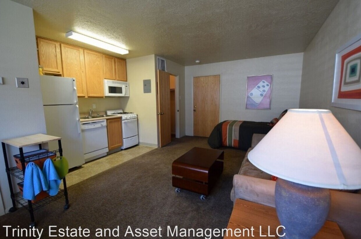 Building Photo - 1440 Vassar Dr NE