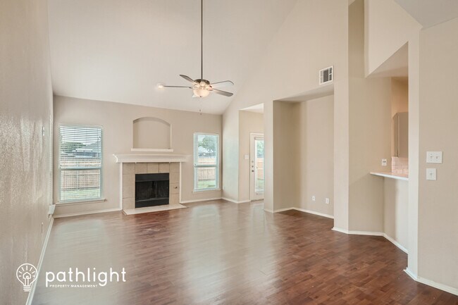 Building Photo - 9853 Old Field Dr